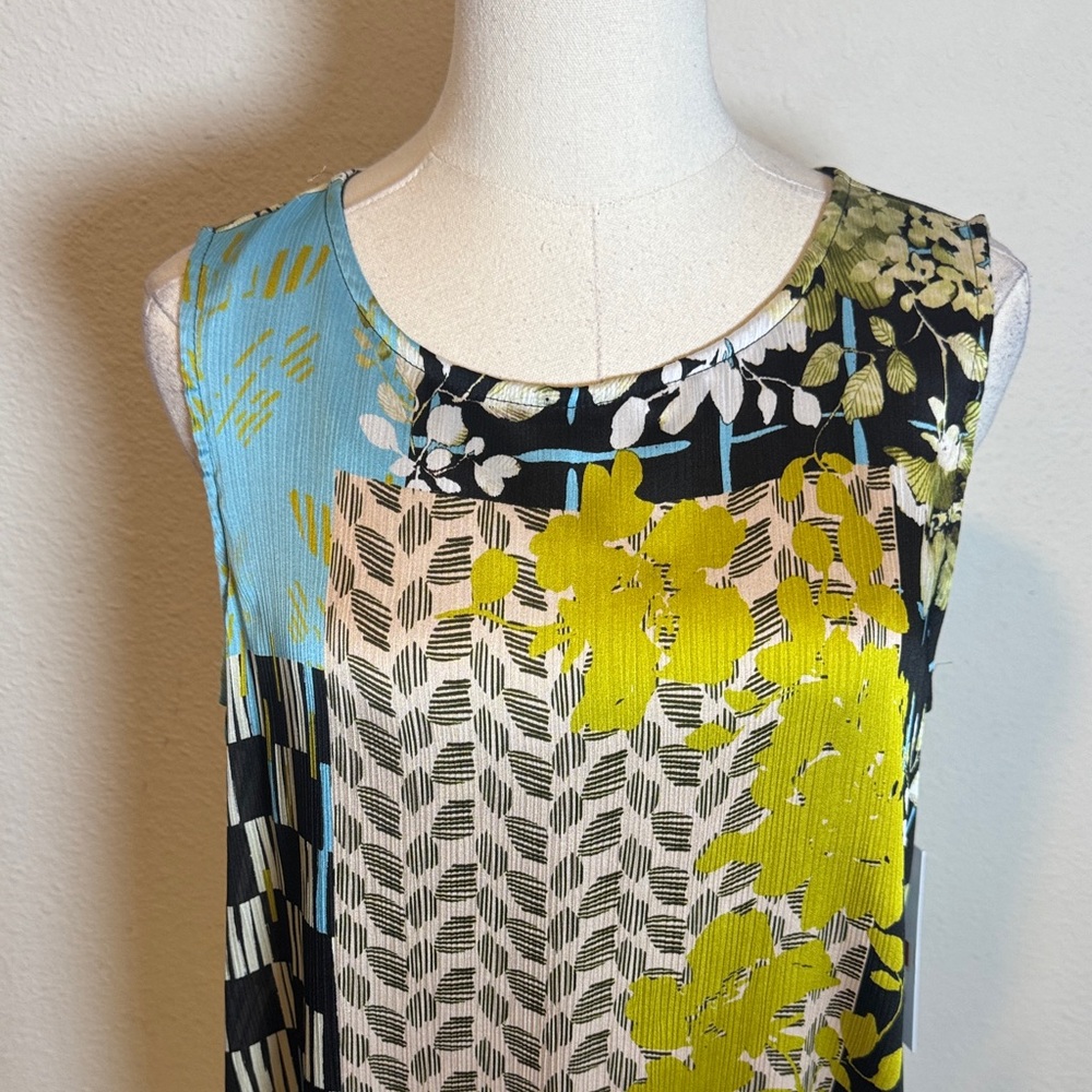 NWT IC Collection Colorful Floral Asymmetrical Sleeveless Blouse size Medium - Picture 3 of 16